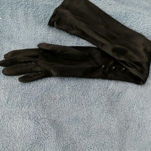 Accessories - Two pairs of gloves, garter Accessories - Two pairs of gloves, garter